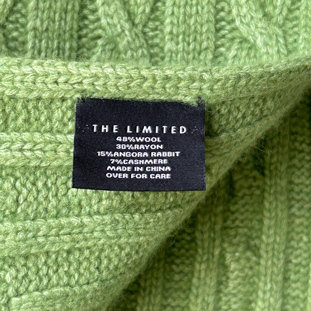 The limited wool and cashmere blend cabled scarf - Picture 4 of 4
